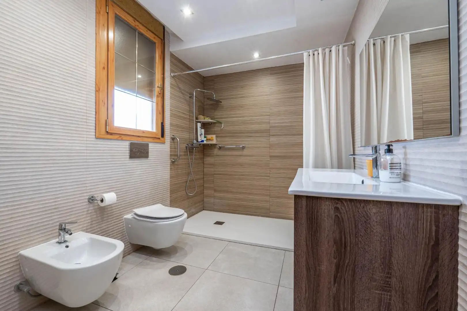 Bathroom of Houses for sale in Villa de Otura  with Air Conditioner, Heating and Private garden