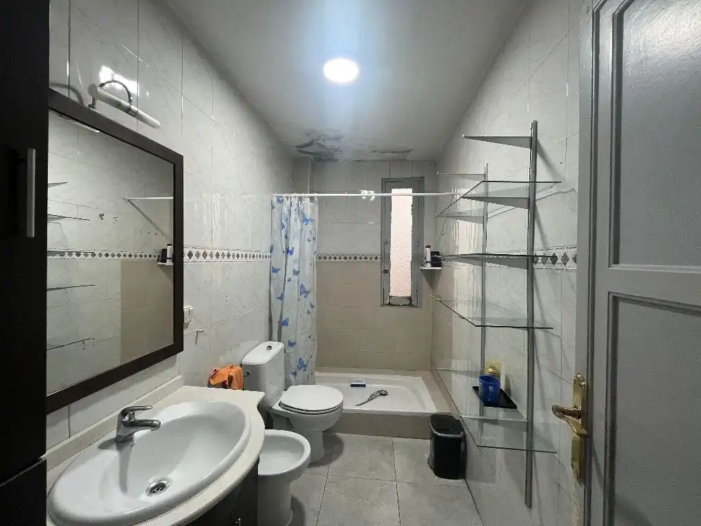 Bathroom of Ground floor for sale in Madrid