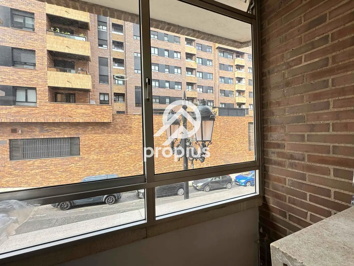 Vista exterior de Piso en venta en Oviedo  con Calefacción, Parquet y Terraza