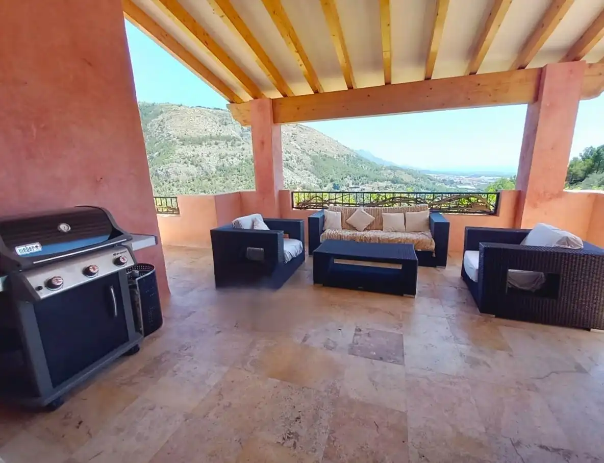 Terrasse von Haus oder Chalet zum Verkauf in El Castell de Guadalest mit Klimaanlage, Privatgarten und Terrasse