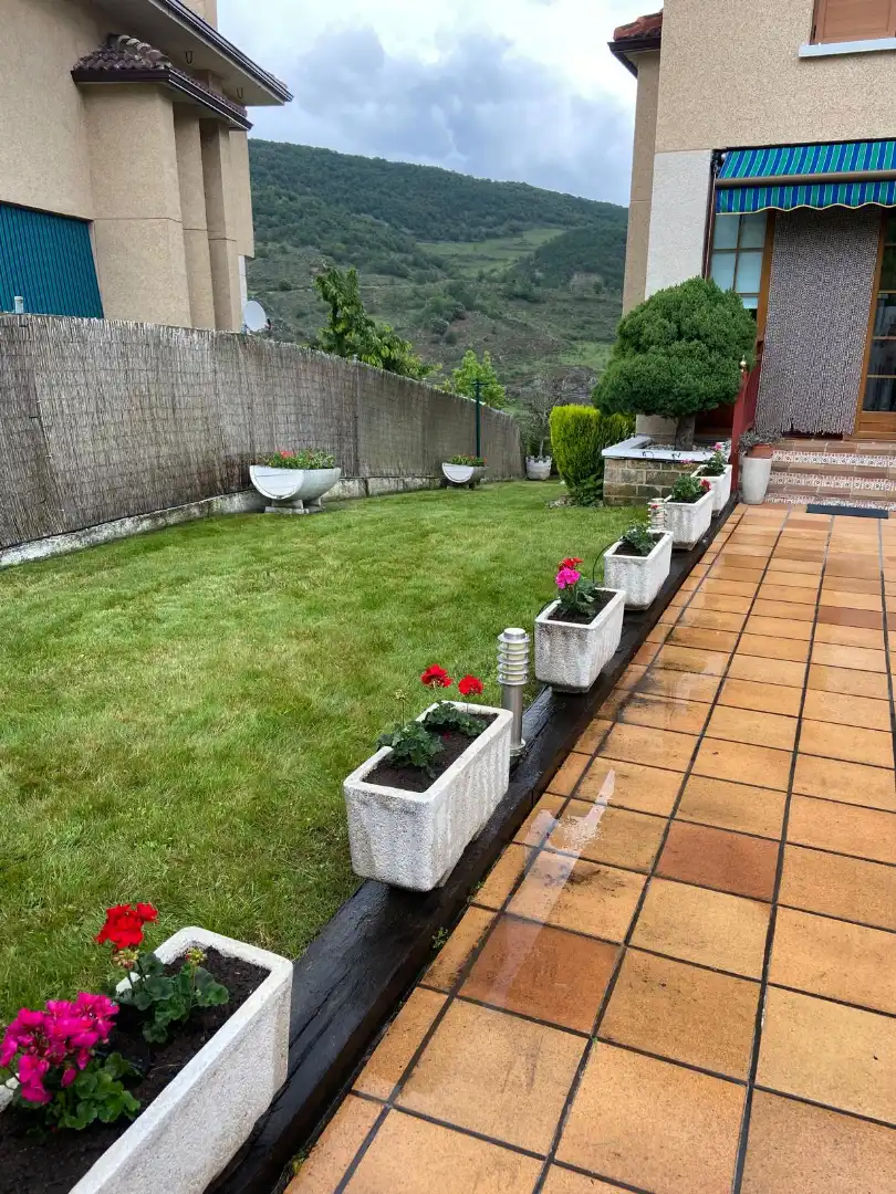 Terrassa de Casa adosada en venda en Zorraquín amb Calefacció, Jardí privat i Traster