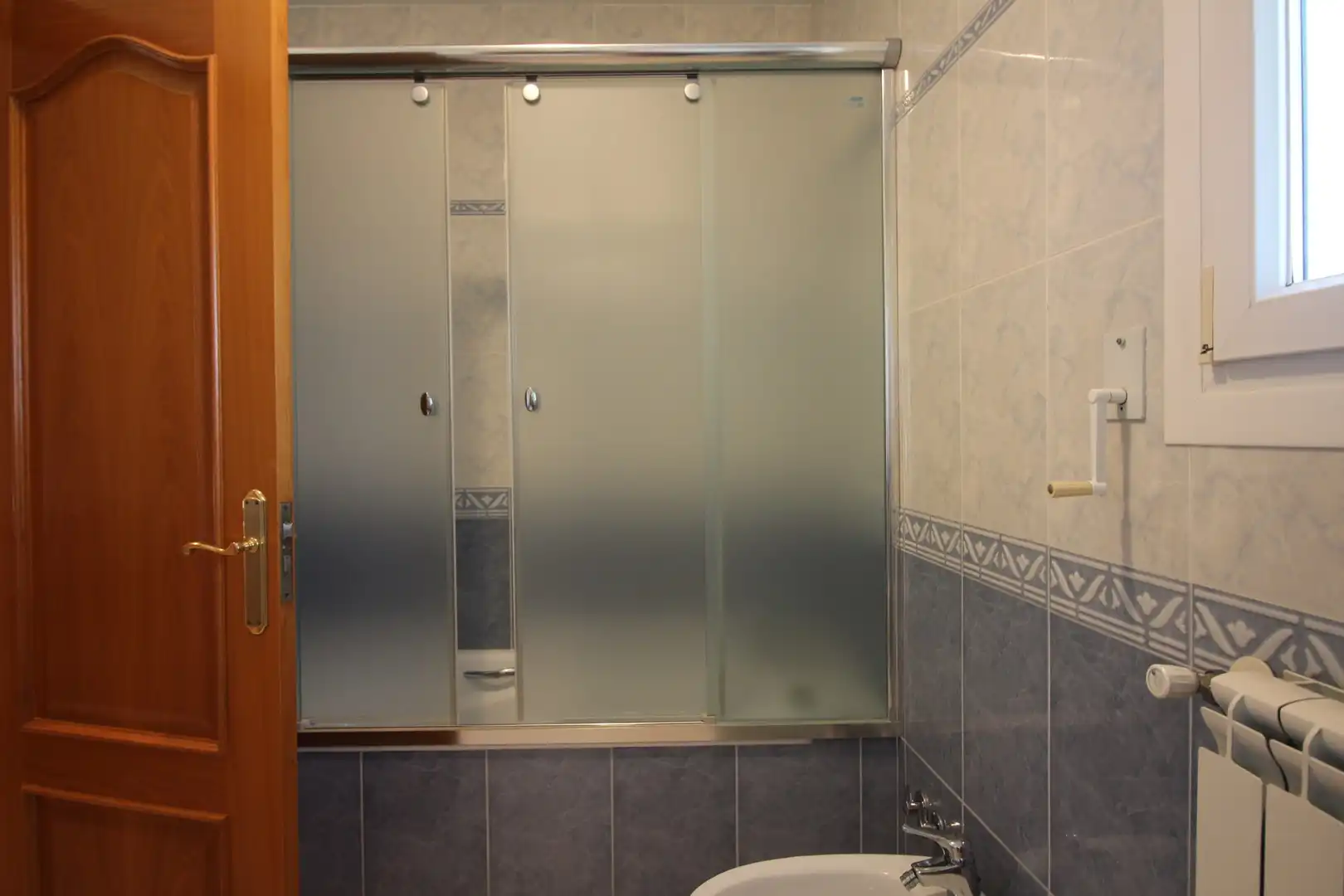 Bathroom of Houses for sale in Figueres  with Heating