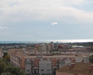 Vista exterior de Àtic en venda en El Vendrell amb Aire condicionat, Calefacció i Parquet