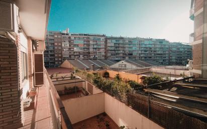 Exterior view of Flat for sale in  Barcelona Capital  with Balcony