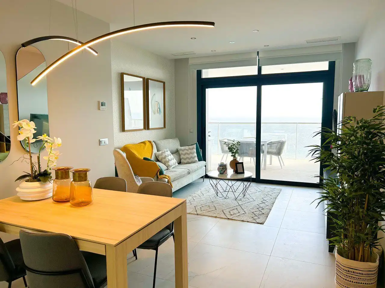 Sala d'estar de Pis de lloguer en Benidorm amb Aire condicionat, Calefacció i Terrassa