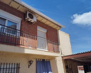 Vista exterior de Casa o xalet en venda en Casarrubios del Monte amb Aire condicionat i Terrassa