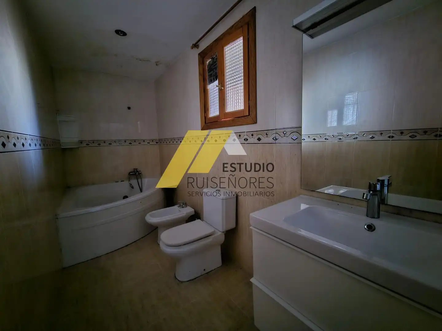 Bany de Casa o xalet en venda en Cuarte de Huerva amb Jardí privat, Terrassa i Traster