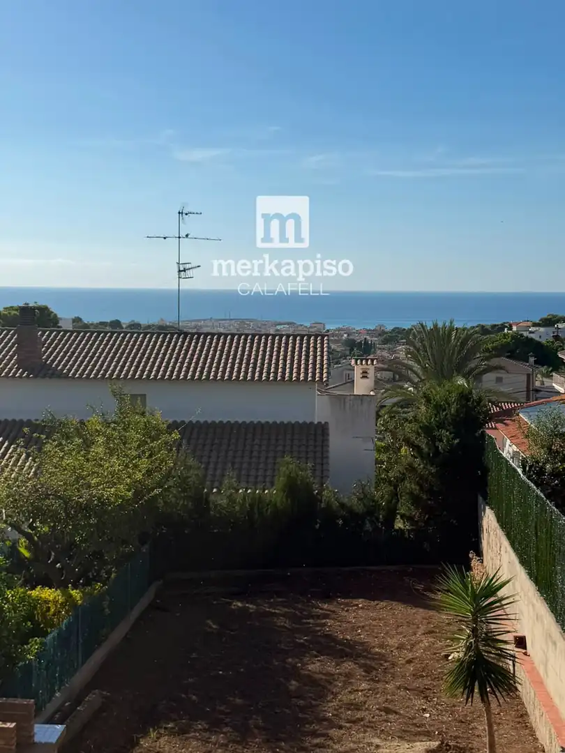 Vista exterior de Casa o xalet en venda en Calafell amb Jardí privat i Terrassa