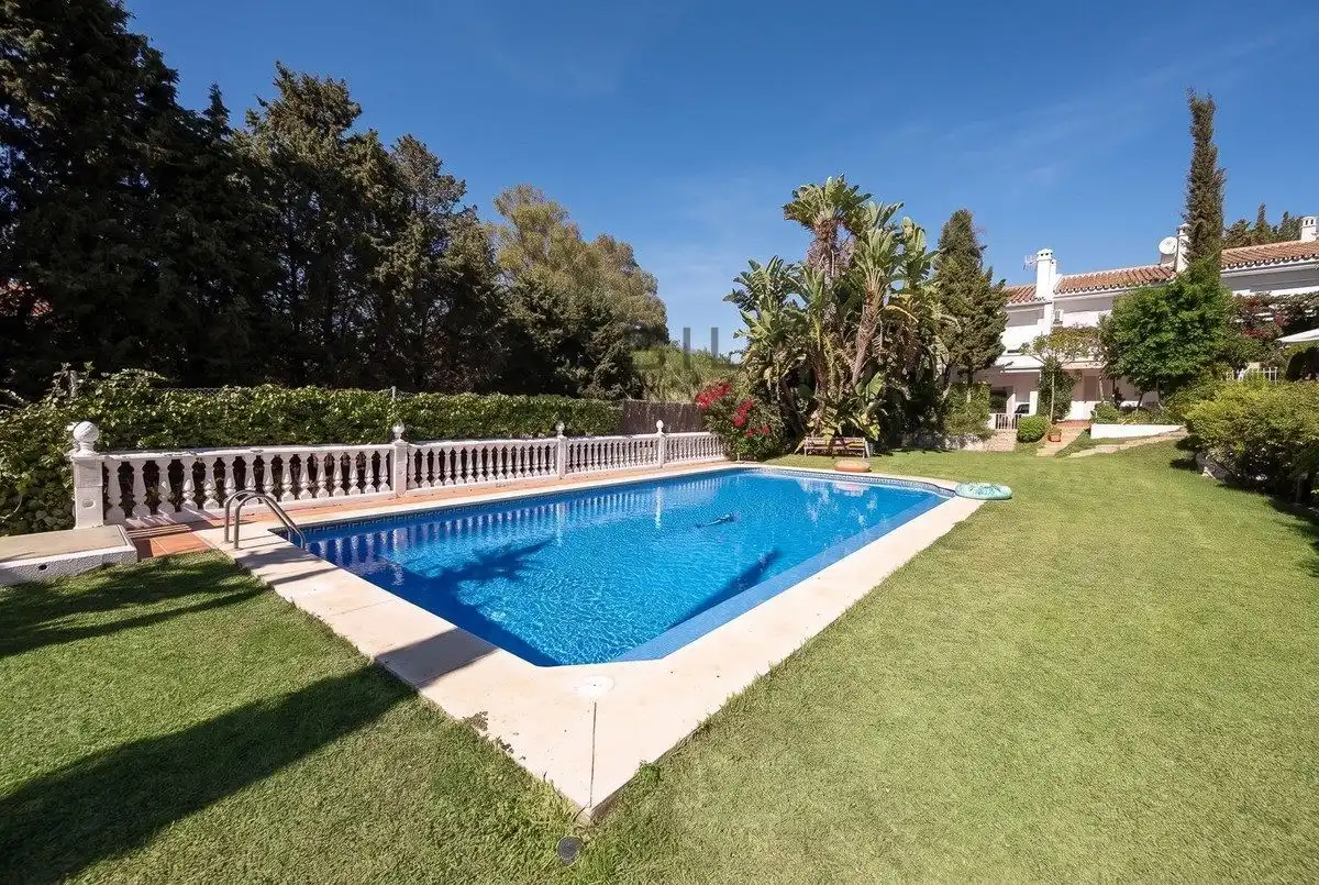 Reihenhaus mit Pool zum Verkauf in Urb. Villas en Artola Golf, imagen 2