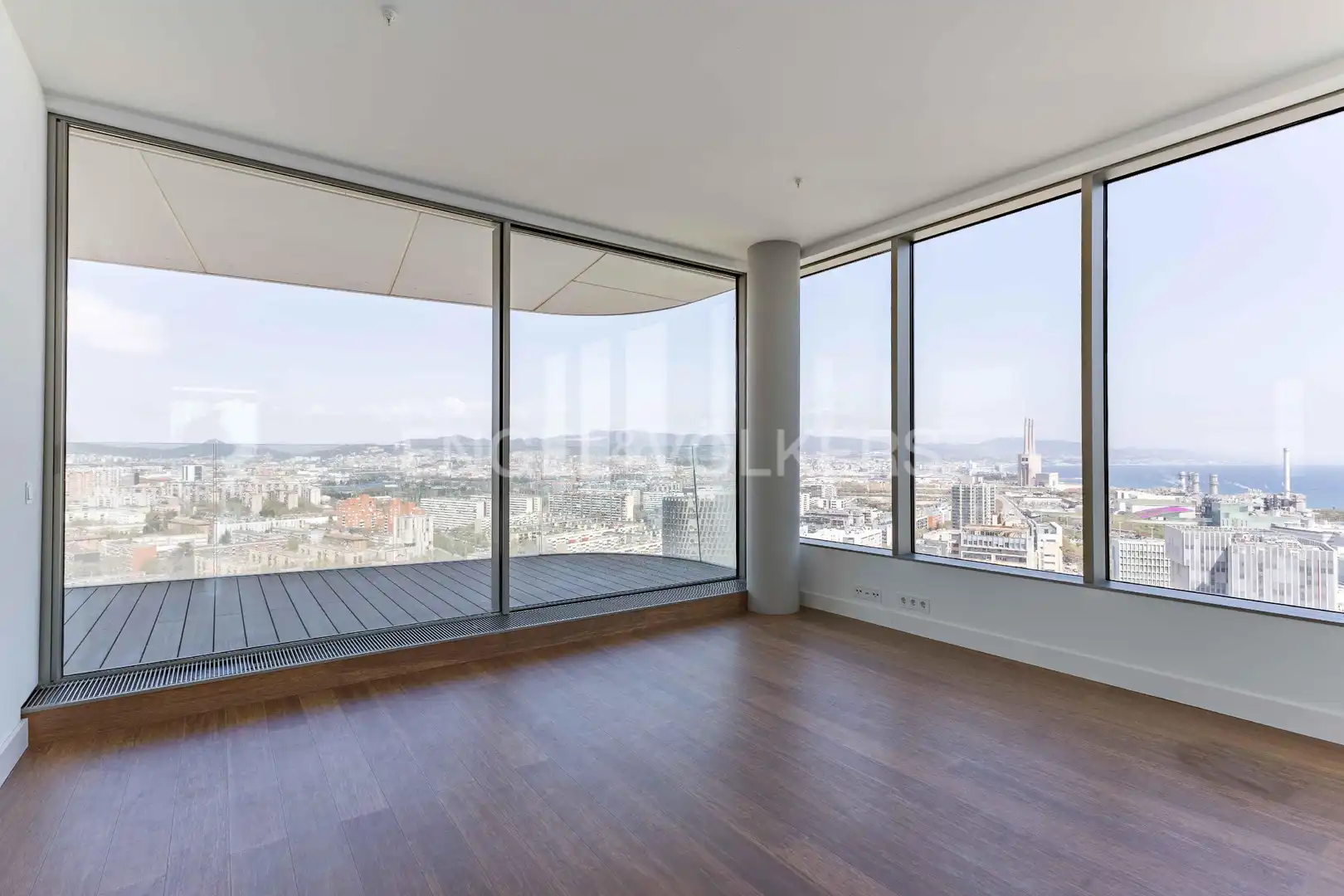 Sala d'estar de Pis en venda en Barcelona amb Aire condicionat, Calefacció i Parquet