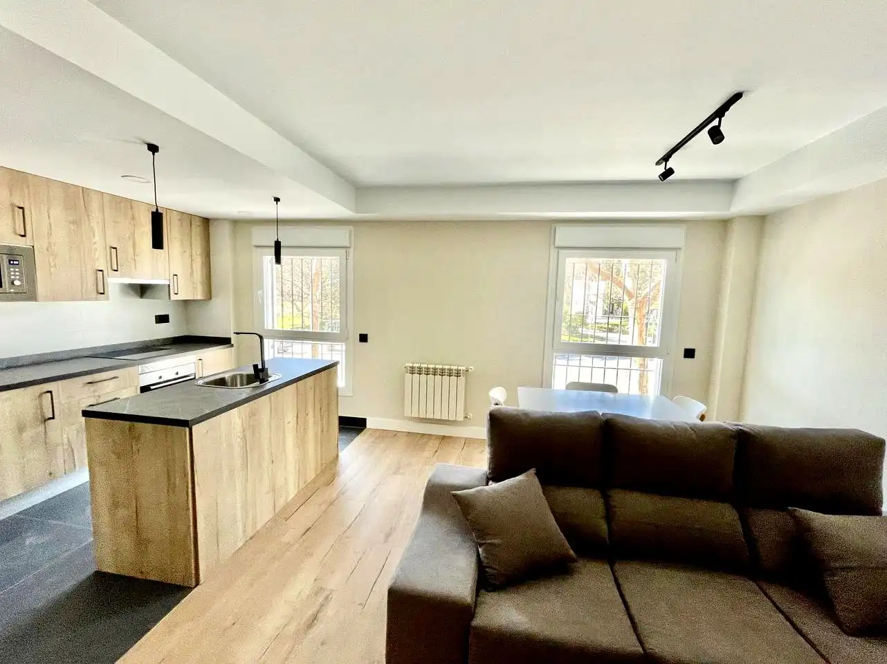 Sala d'estar de Apartament de lloguer en Madrid amb Aire condicionat, Calefacció i Moblat