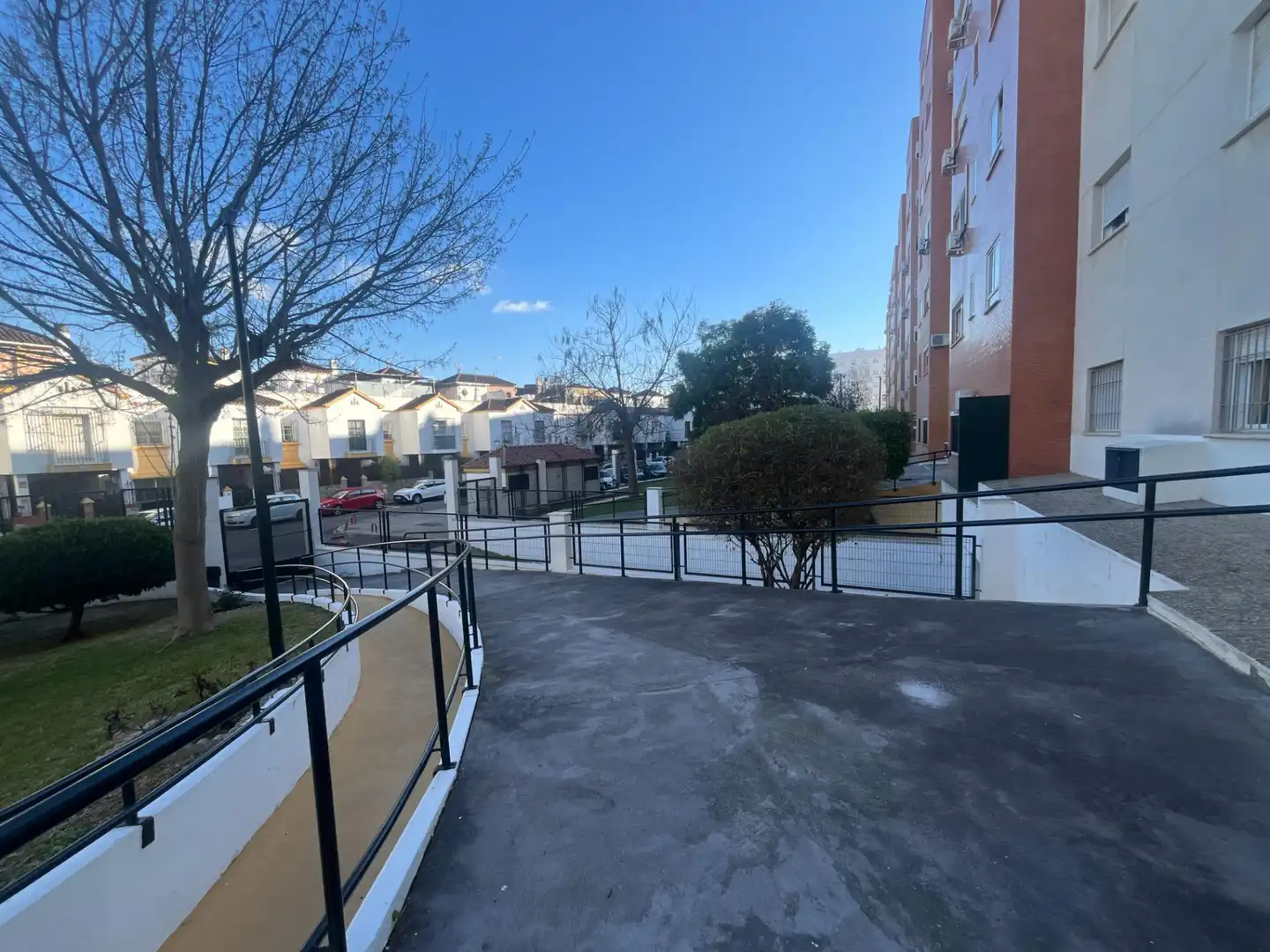 Vista exterior de Planta baixa en venda en Jerez de la Frontera amb Aire condicionat, Calefacció i Jardí privat