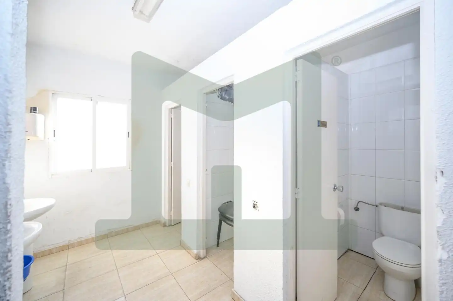 Badezimmer von Fabrikhallen zum Verkauf in Griñón