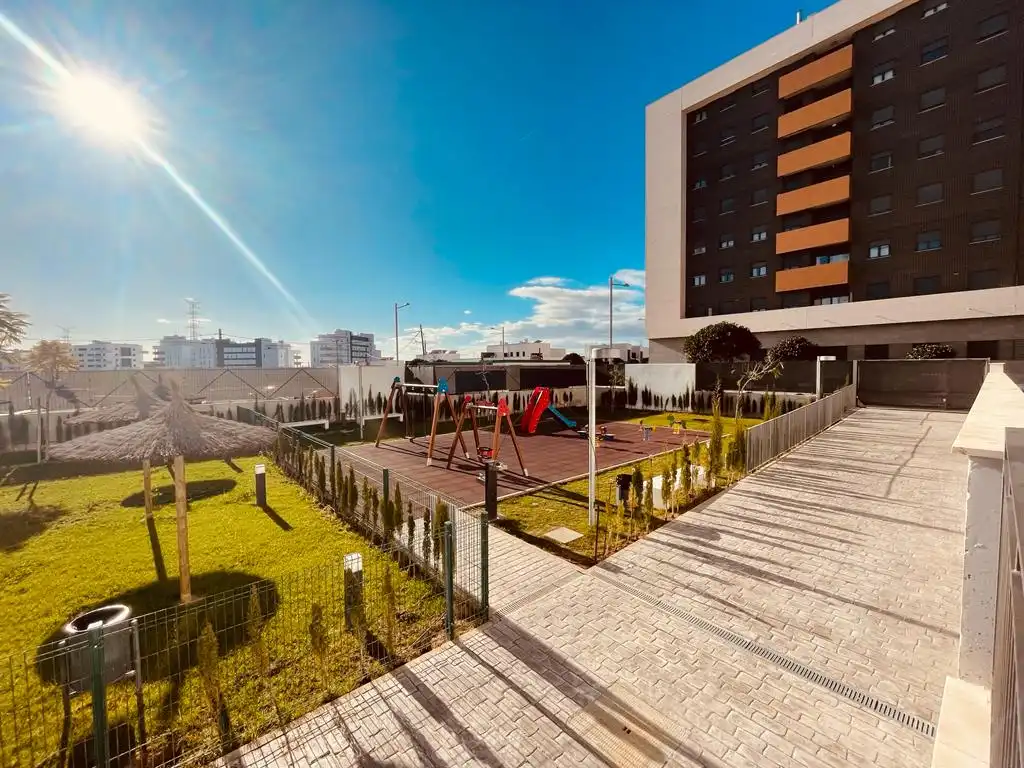 Terrasse von Wohnung zur Miete in Entrenúcleos