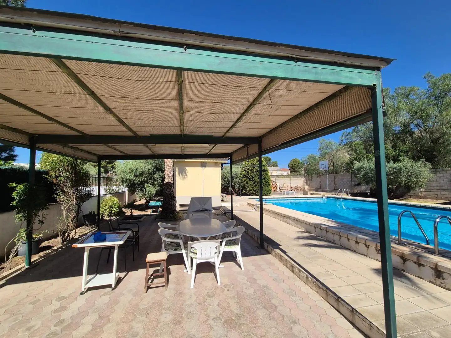 Piscina de Casa o xalet en venda en Elda amb Jardí privat, Terrassa i Traster