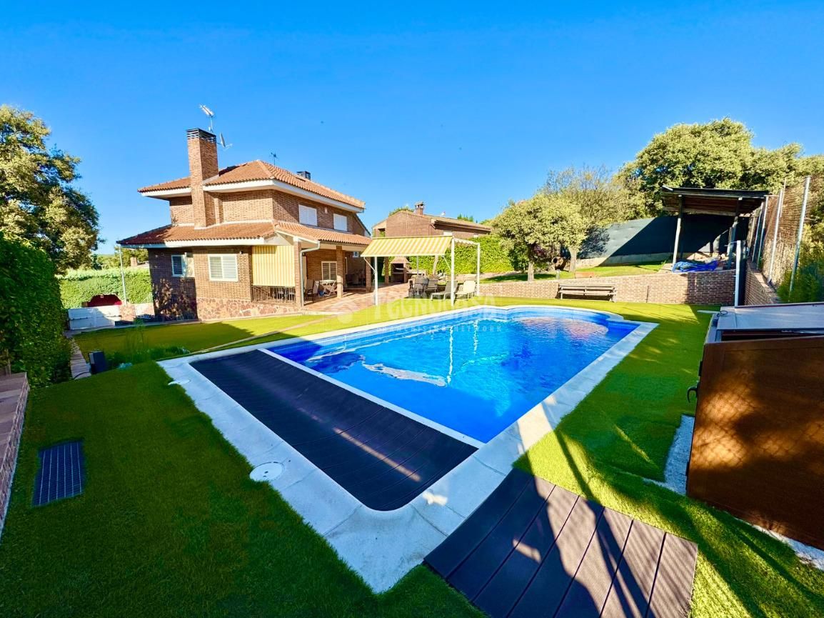 Piscina de Casa o xalet en venda en Valdeaveruelo
