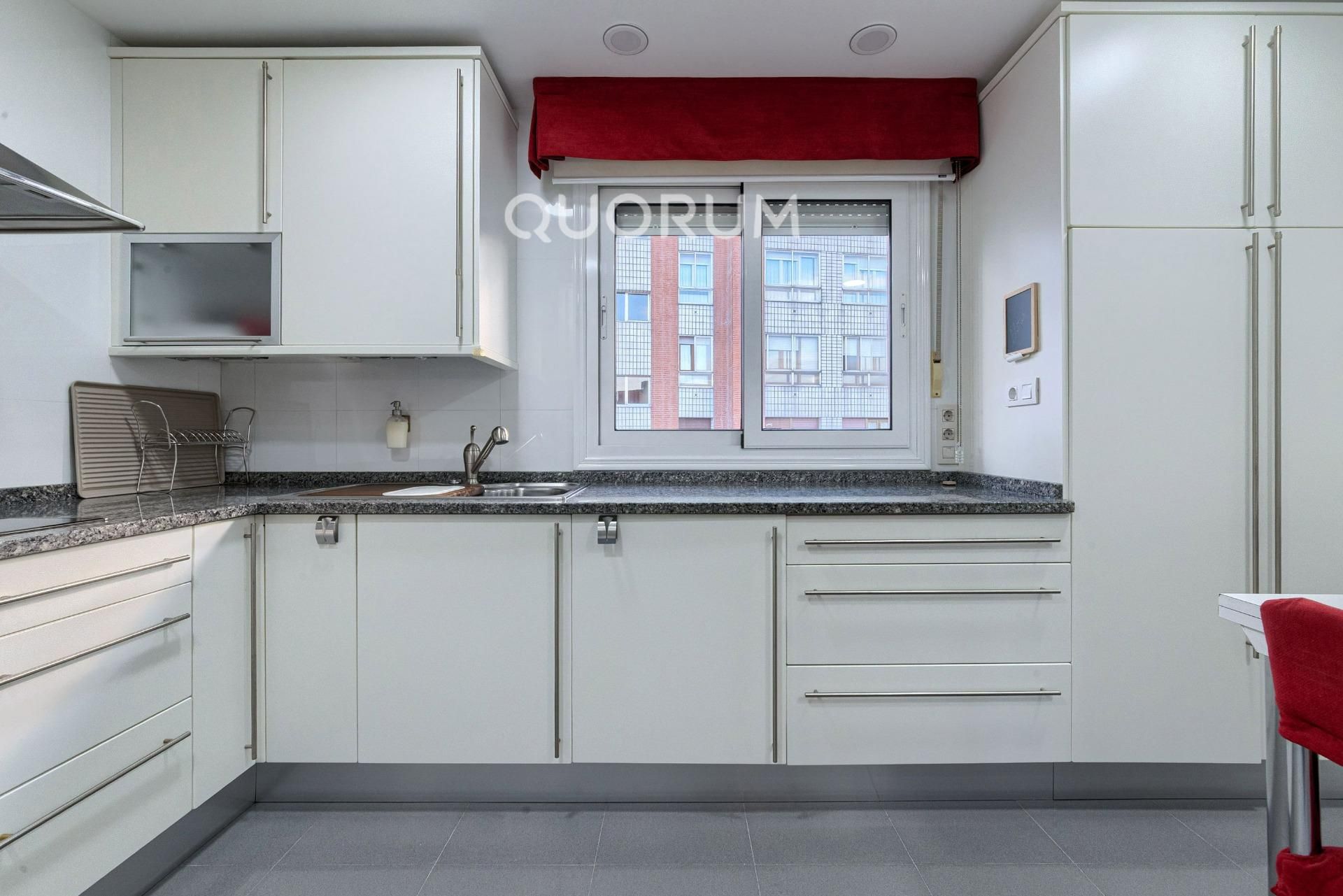 Cuina de Pis en venda en Barakaldo  amb Calefacció, Jardí privat i Balcó