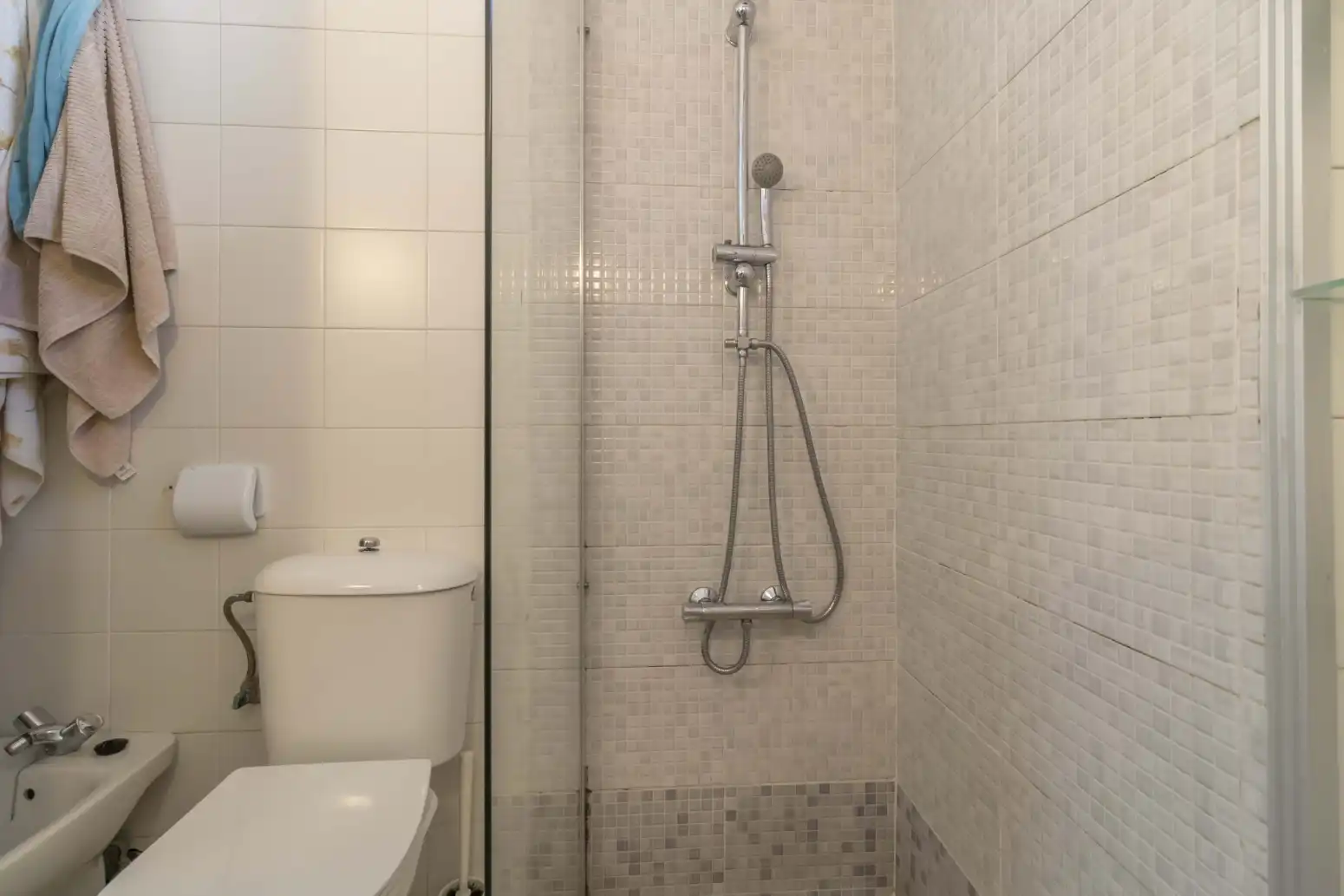 Bathroom of Houses for sale in Bormujos  with Air Conditioner, Terrace and Storage room