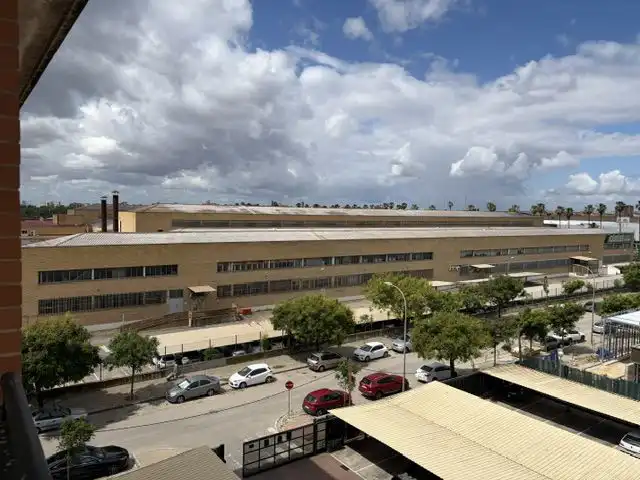 Exterior view of Flat for sale in Sevilla  with Air Conditioner and Storage room
