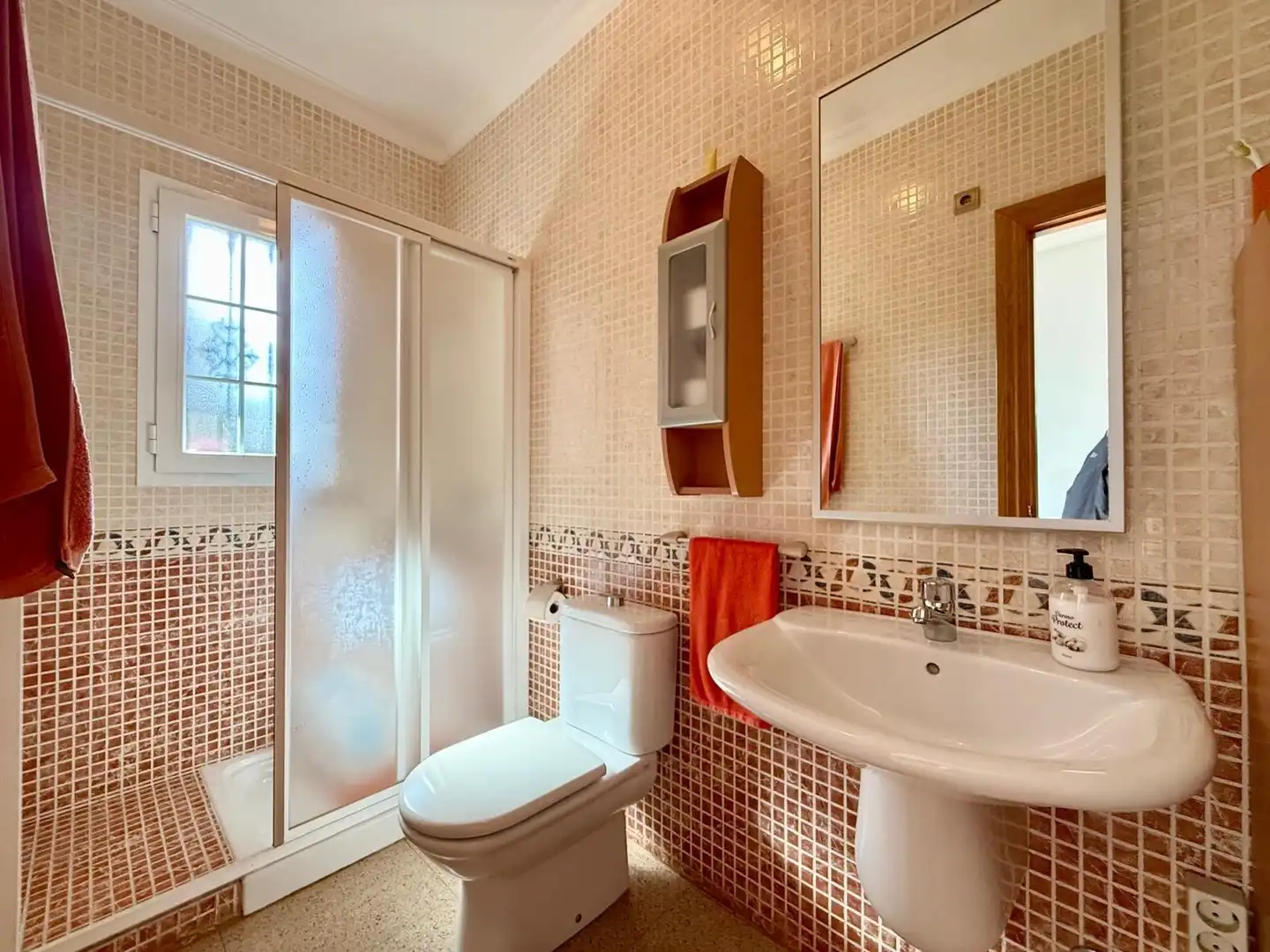 Baño de Casa adosada en venta en Almería con Aire acondicionado, Jardín privado y Terraza