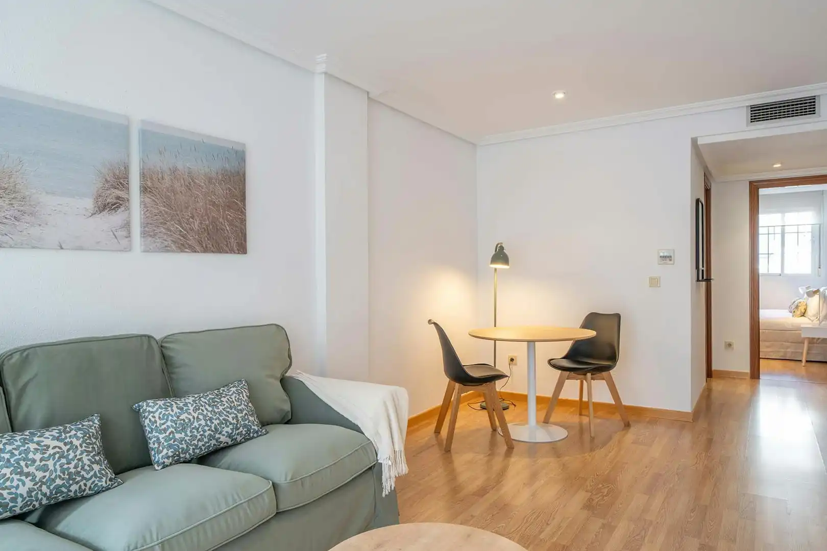 Living room of Flat for rent in Madrid  with Air Conditioner and Washing machine
