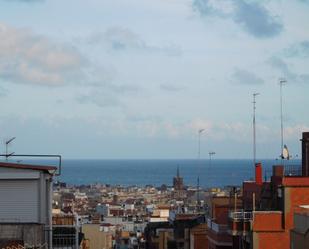 Vista exterior de Casa o xalet en venda en Badalona amb Aire condicionat, Terrassa i Balcó