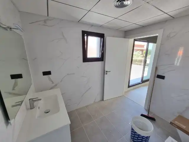 Bany de Casa adosada en venda en Cambrils amb Aire condicionat, Calefacció i Jardí privat