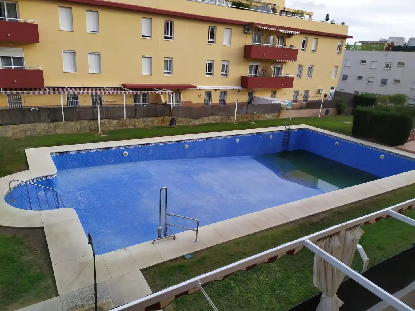 Piscina de Piso en venta en Vélez-Málaga con Trastero, Amueblado y Piscina comunitaria