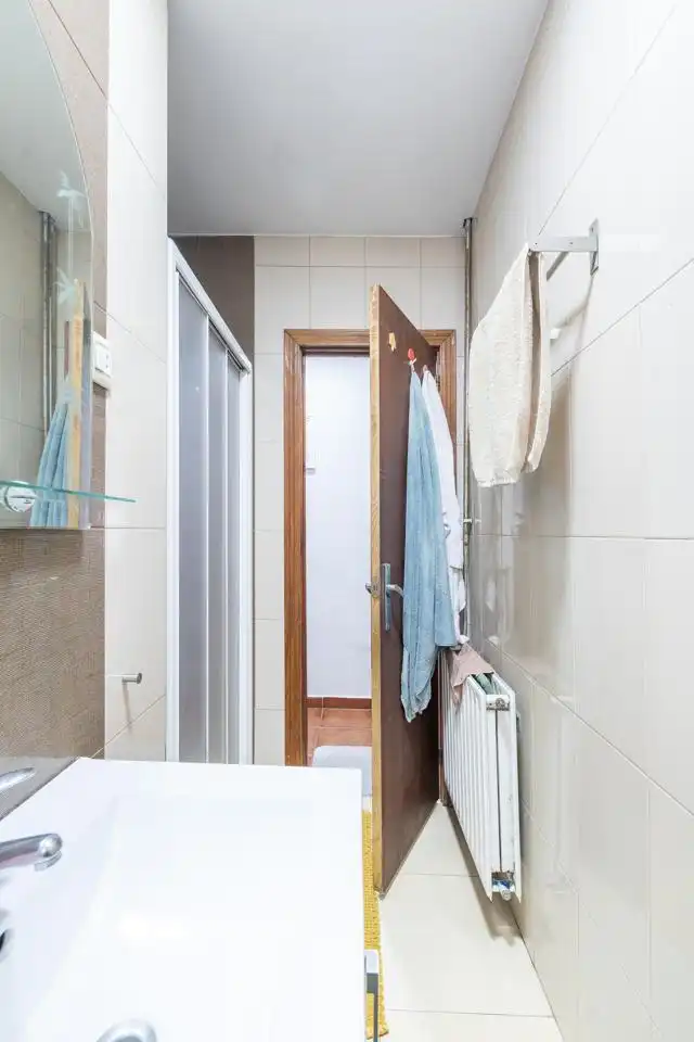 Baño de Planta baja en venta en Oviedo  con Calefacción y Amueblado