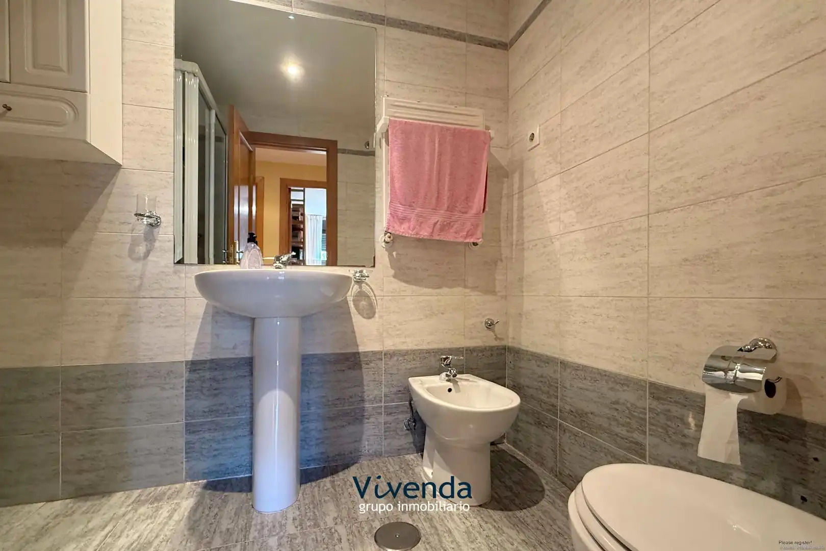 Bathroom of Flat for sale in Madrid  with Air Conditioner, Heating and Storage room