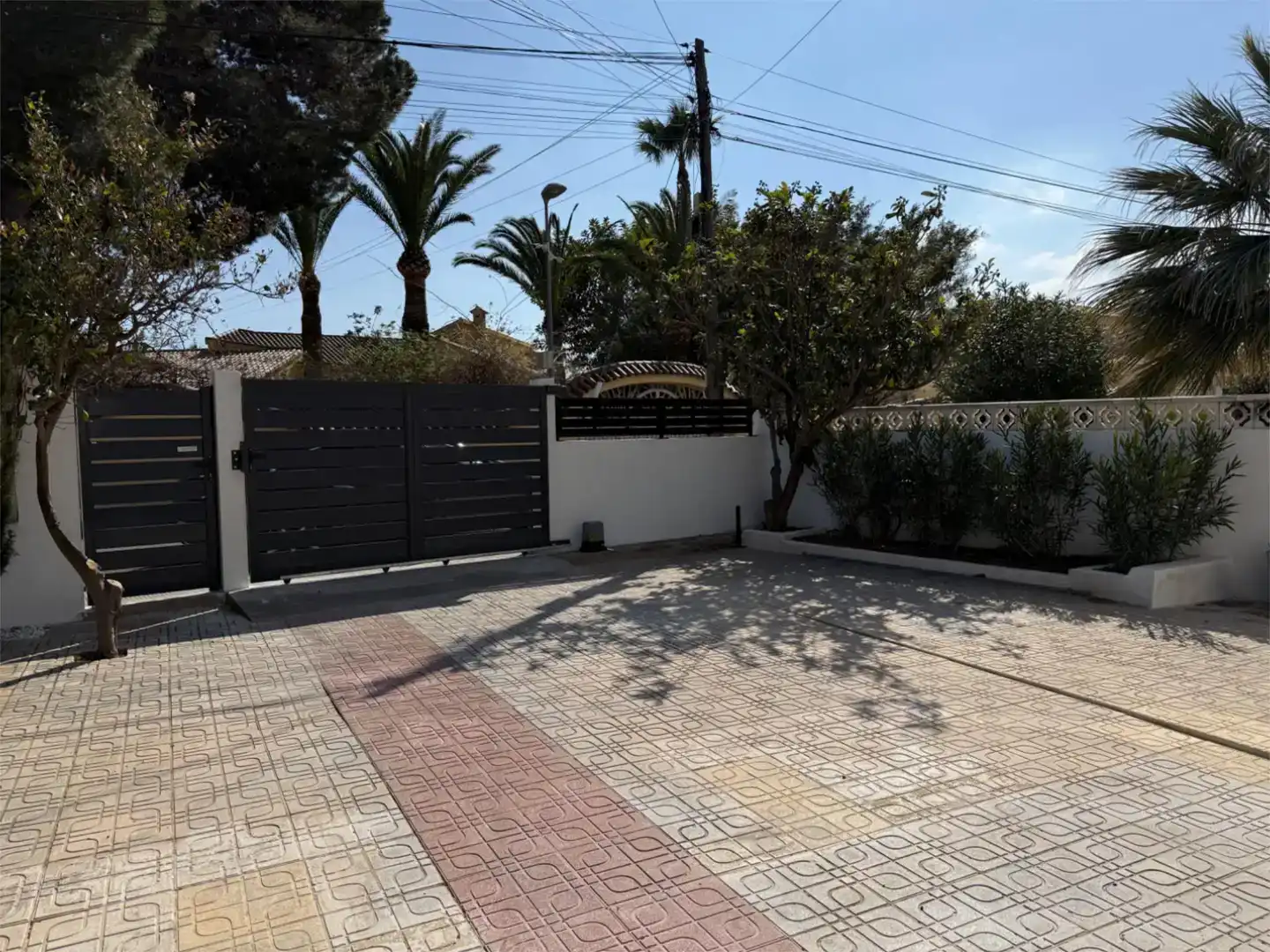 Vista exterior de Casa o chalet en venta en La Nucia con Aire acondicionado, Jardín privado y Parquet