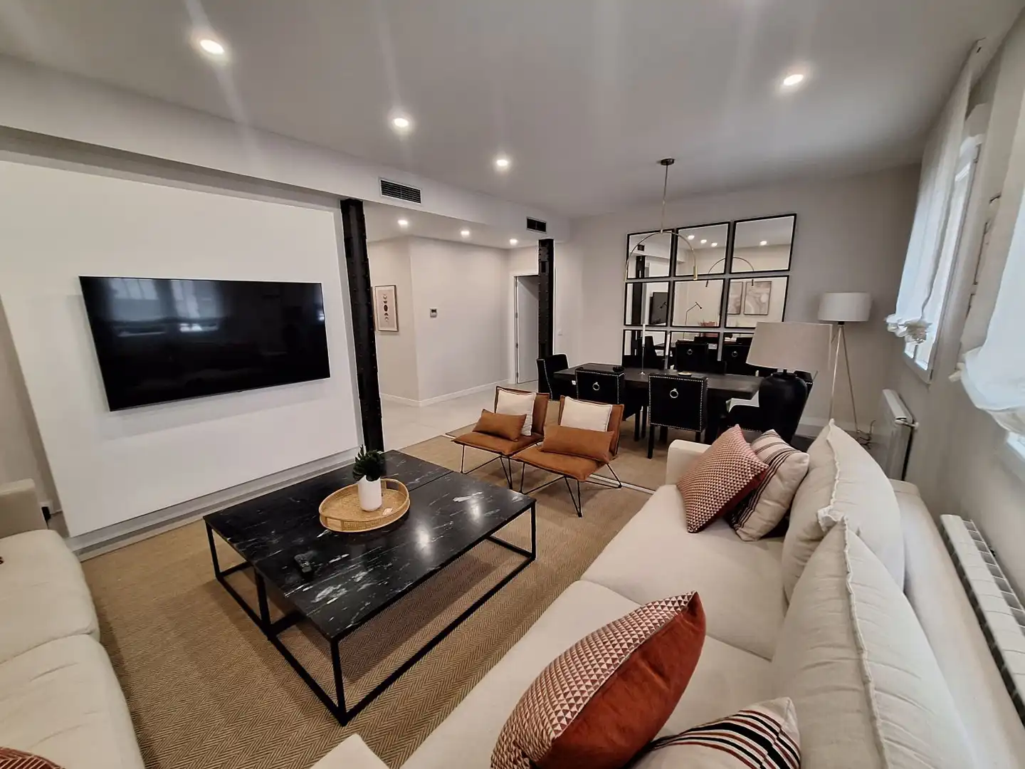 Living room of Flat for rent in Madrid  with Air Conditioner, Heating and Furnished