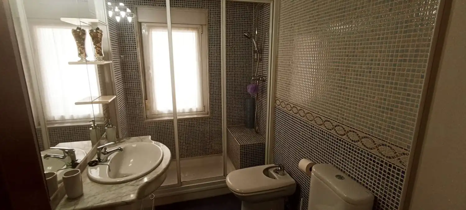 Baño de Piso en venta en Gijón  con Calefacción