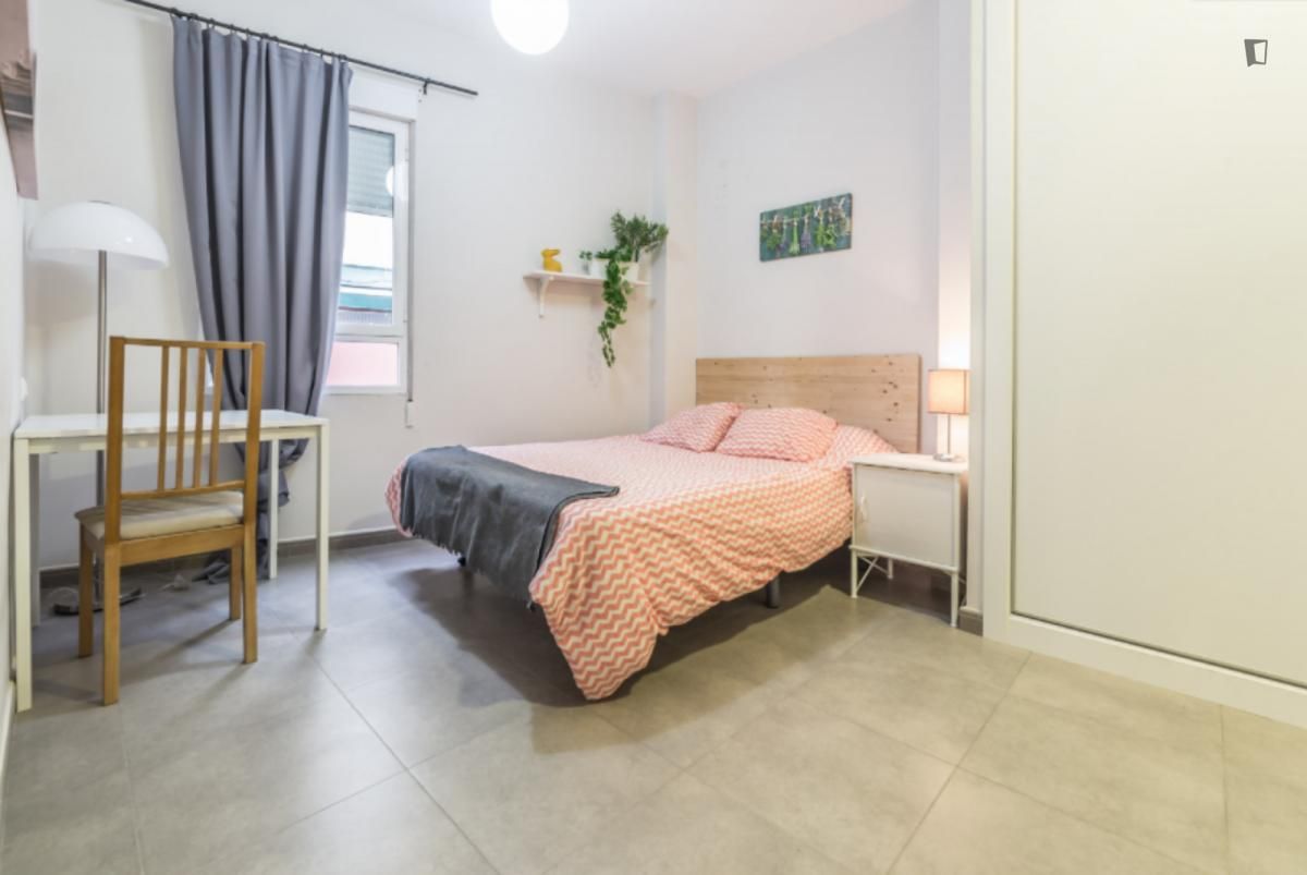 Dormitori de Apartament per a compartir en  Valencia Capital amb Moblat i Internet
