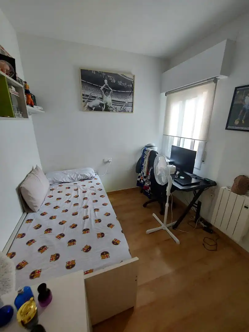 Habitación de Piso en venta en Sabadell con Aire acondicionado, Calefacción y Amueblado