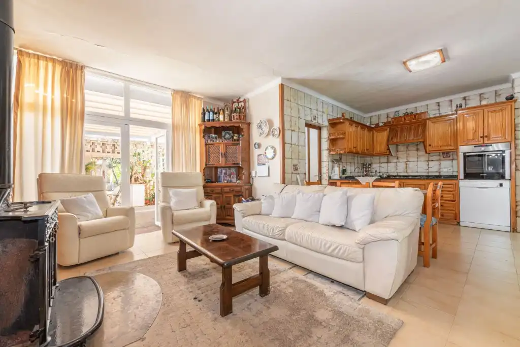 Wohnzimmer von Country house zum Verkauf in Pollença mit Privatgarten, Terrasse und Abstellraum