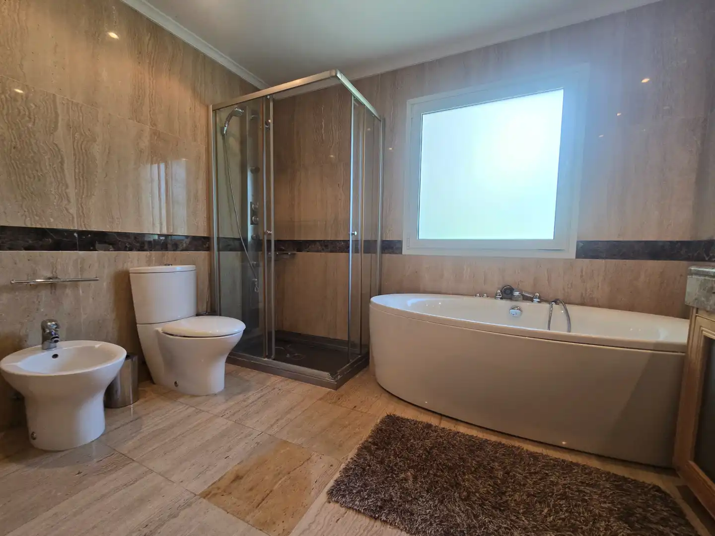 Bany de Apartament en venda en Marbella amb Aire condicionat, Calefacció i Jardí privat
