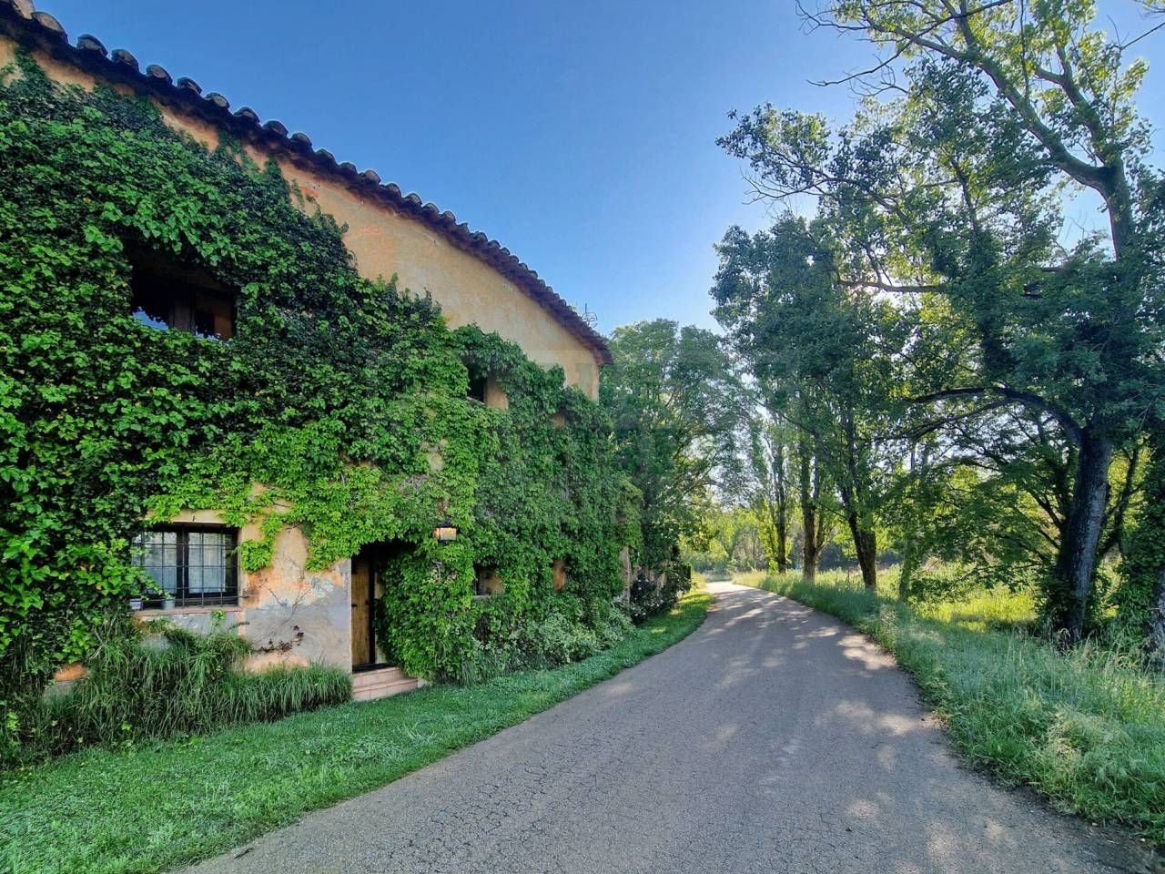 Vista exterior de Finca rústica en venda en Viladasens amb Aire condicionat, Calefacció i Jardí privat
