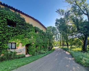 Vista exterior de Finca rústica en venda en Viladasens amb Aire condicionat, Calefacció i Jardí privat
