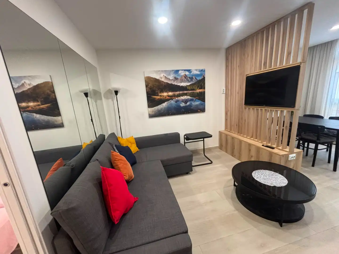 Sala d'estar de Pis en venda en Las Palmas de Gran Canaria amb Moblat i Piscina comunitària