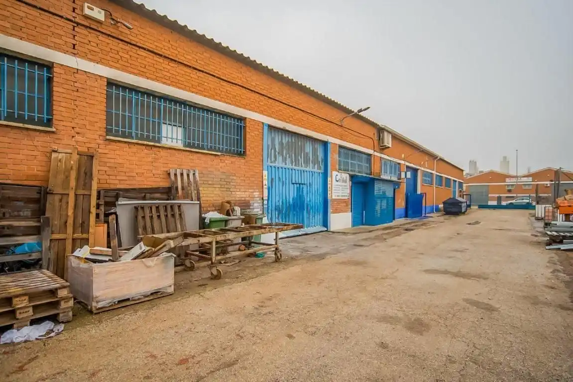 Vista exterior de Nave industrial en venta en Camarma de Esteruelas