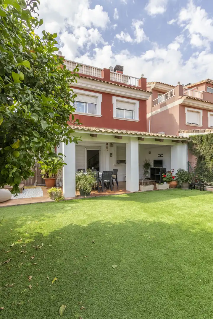 Garden of Houses for sale in Moncada  with Air Conditioner, Heating and Private garden