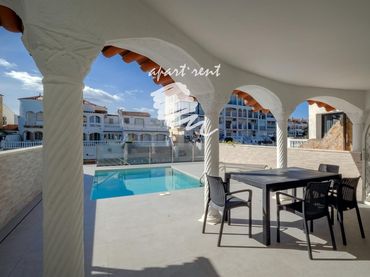 Maison avec balcon à vendre à sant maurici  J