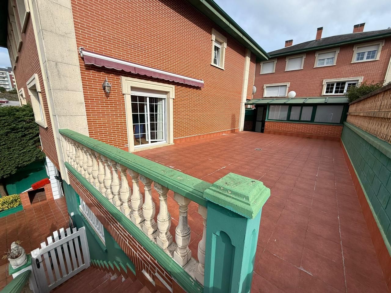 Terrassa de Casa adosada en venda en Castro-Urdiales amb Calefacció, Jardí privat i Parquet