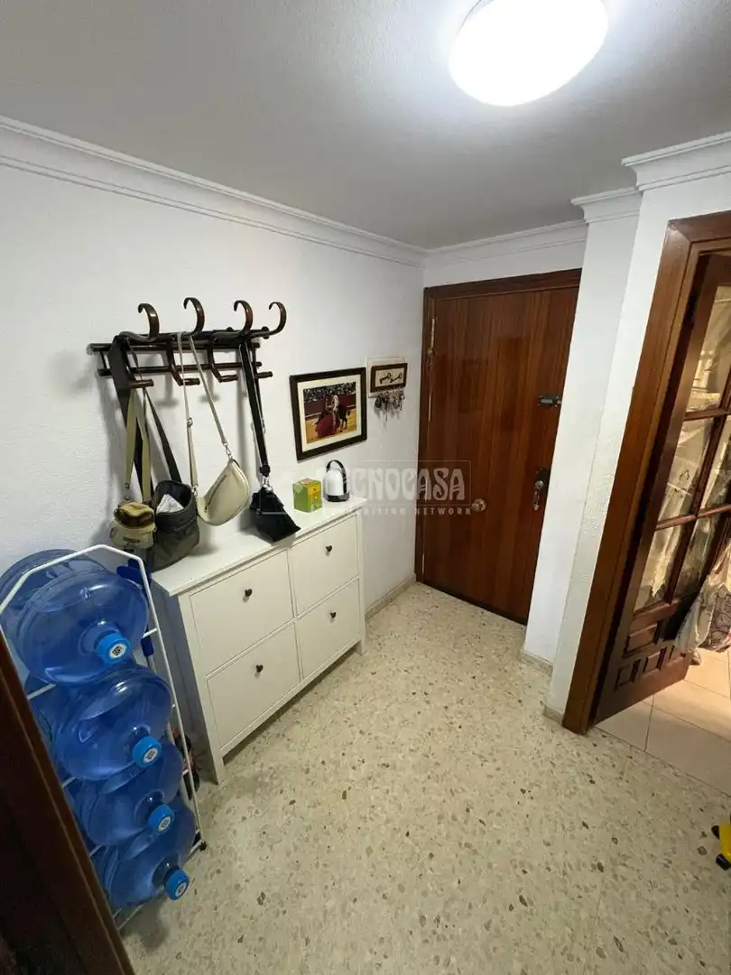 Wohnung zum Verkauf in La Rinconada mit Klimaanlage und Heizung