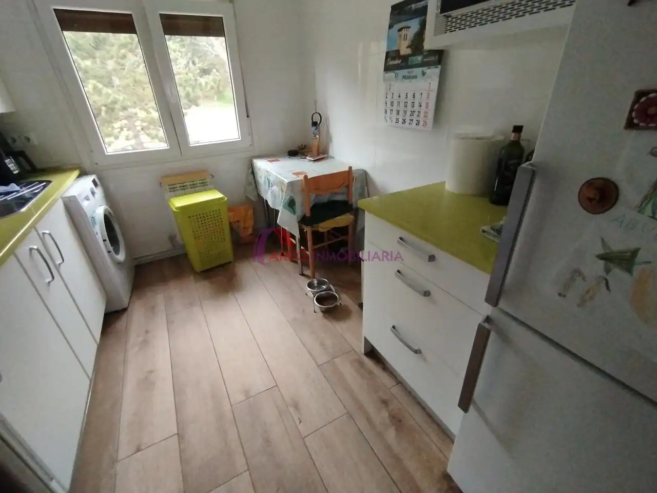Cuina de Pis en venda en Burgos amb Calefacció, Parquet i Moblat