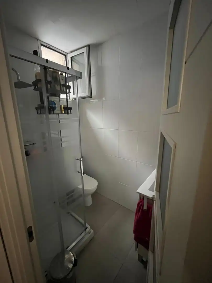 Bathroom of Flat for sale in Madrid