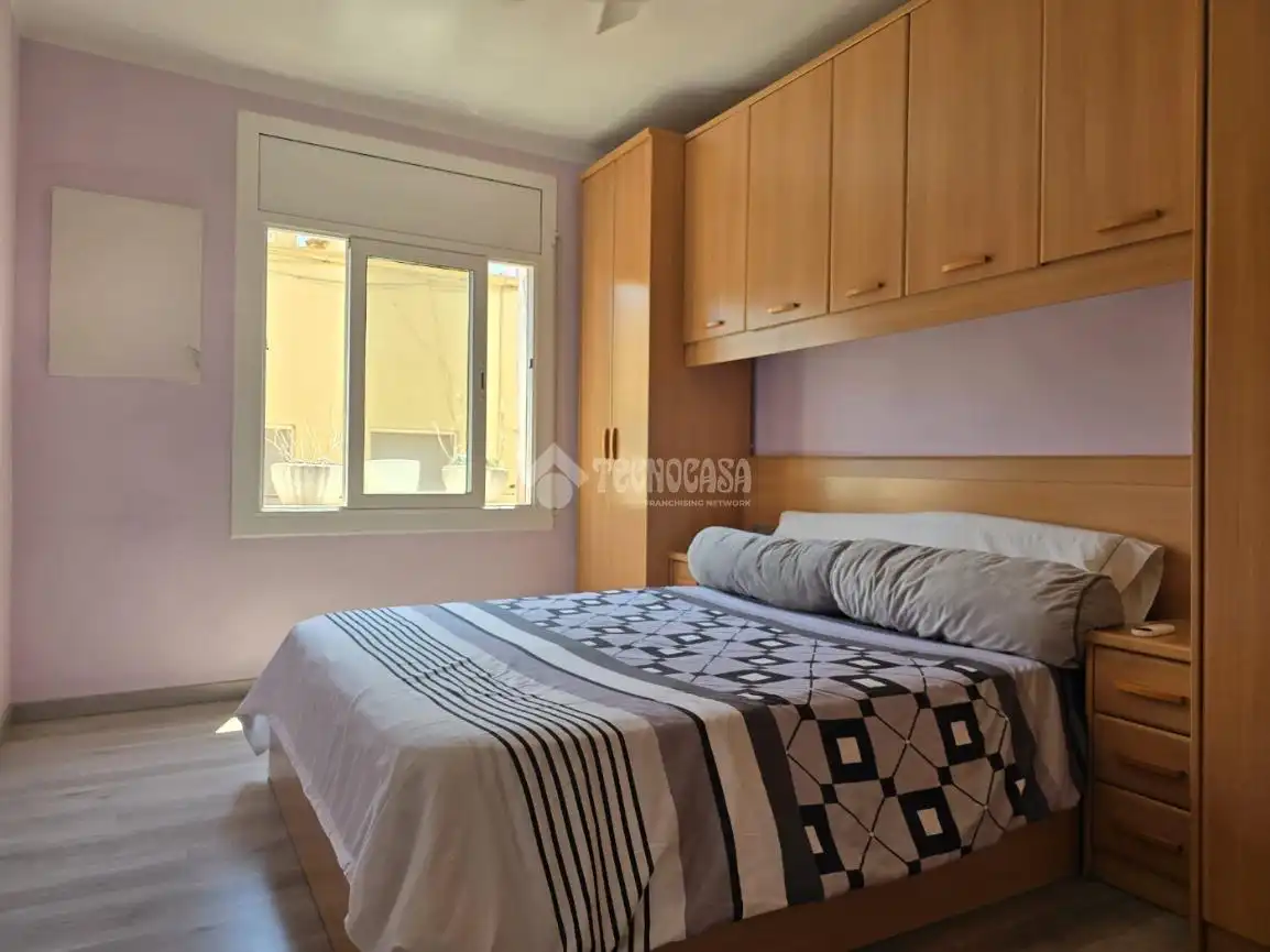 Bedroom of Flat for sale in Barcelona  with Air Conditioner and Balcony