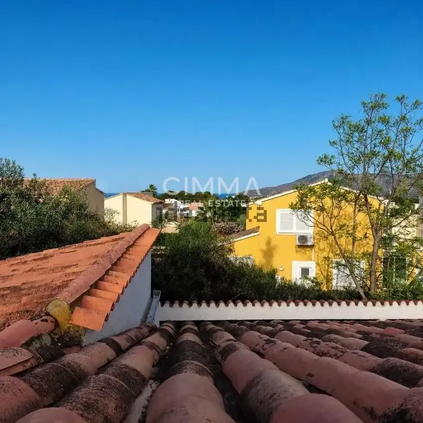 Vista exterior de Casa o xalet en venda en La Nucia amb Jardí privat, Terrassa i Traster