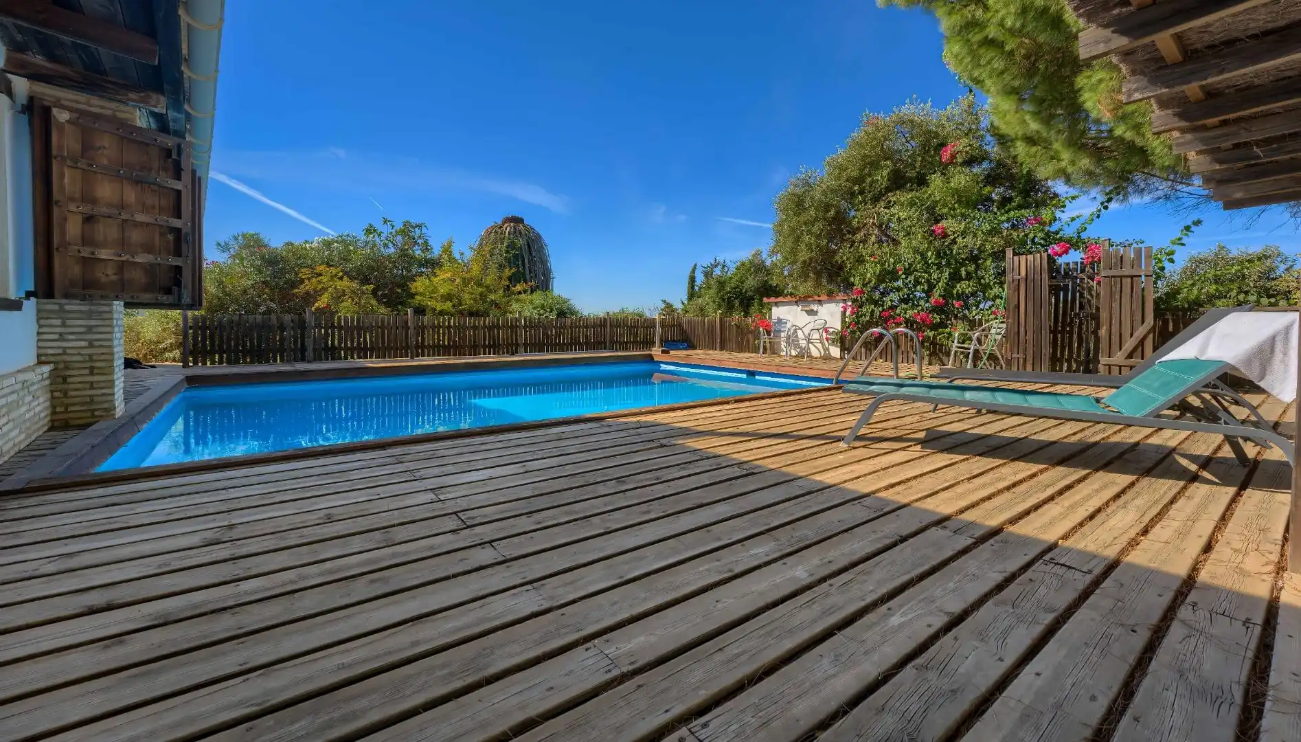 Piscina de Casa o chalet en venta en Sanlúcar la Mayor con Aire acondicionado, Jardín privado y Trastero